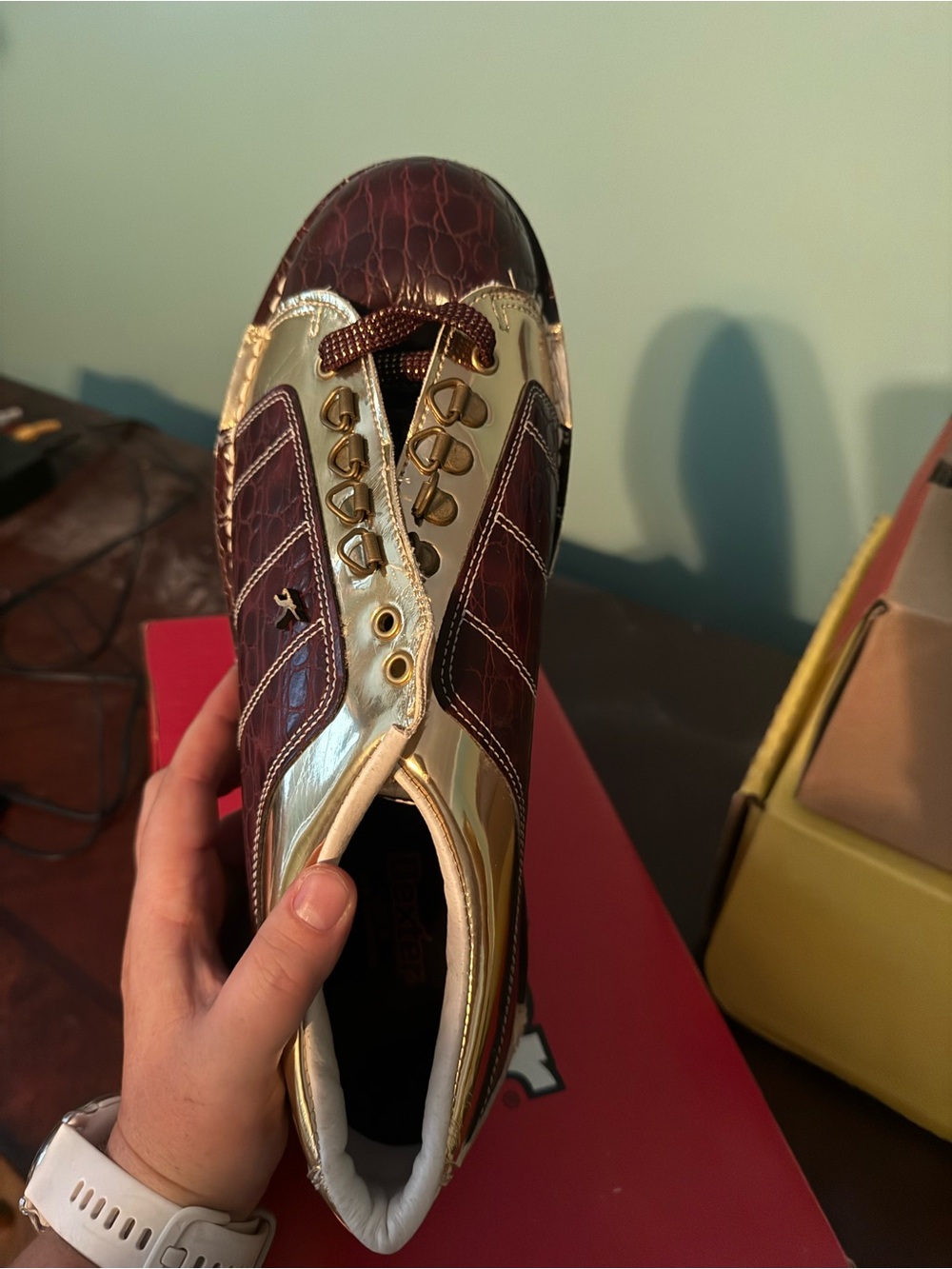 Dexter SST 5 Men's Bowling Shoes in Burgundy and Gold - Picture 3 of 4